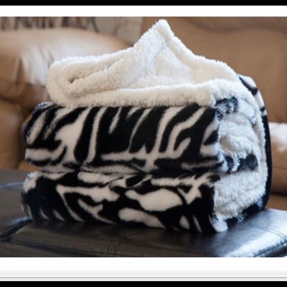 Lavish Home Other - Lavish Home Sherpa Fleece blanket throw